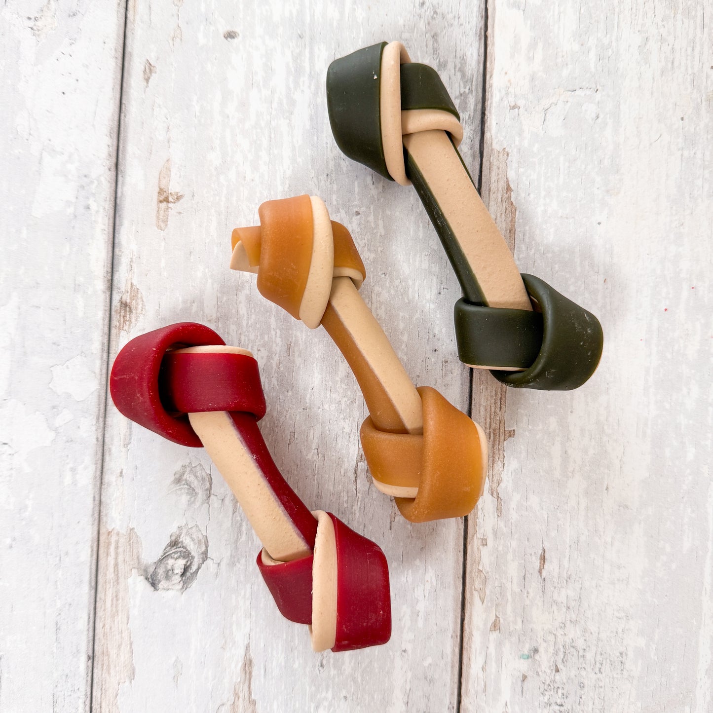 Veggie knotted bone dog treat